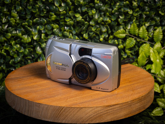 Olympus D-460 Zoom - 1.3 Mega Pixel, 3X Zoom - Silver (Pre-Owned)