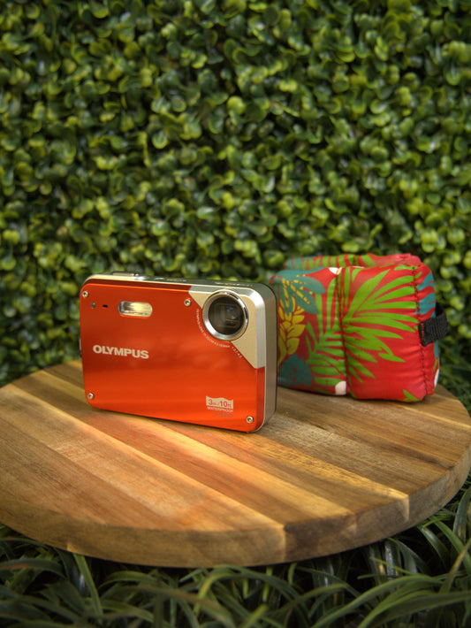 Olympus Waterproof Red Digital Camera - Pre-Owned (X-560WP)