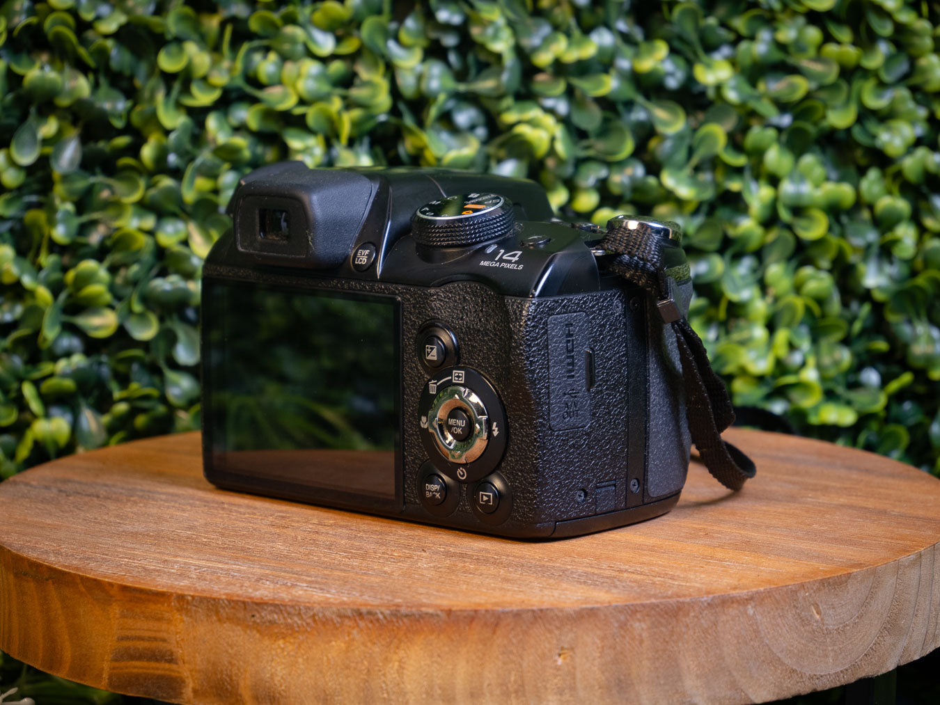 Fujifilm FinePix S4500 - 14 Mega Pixel, 30x Super Wide Compact Camera - Black (Pre-Owned)