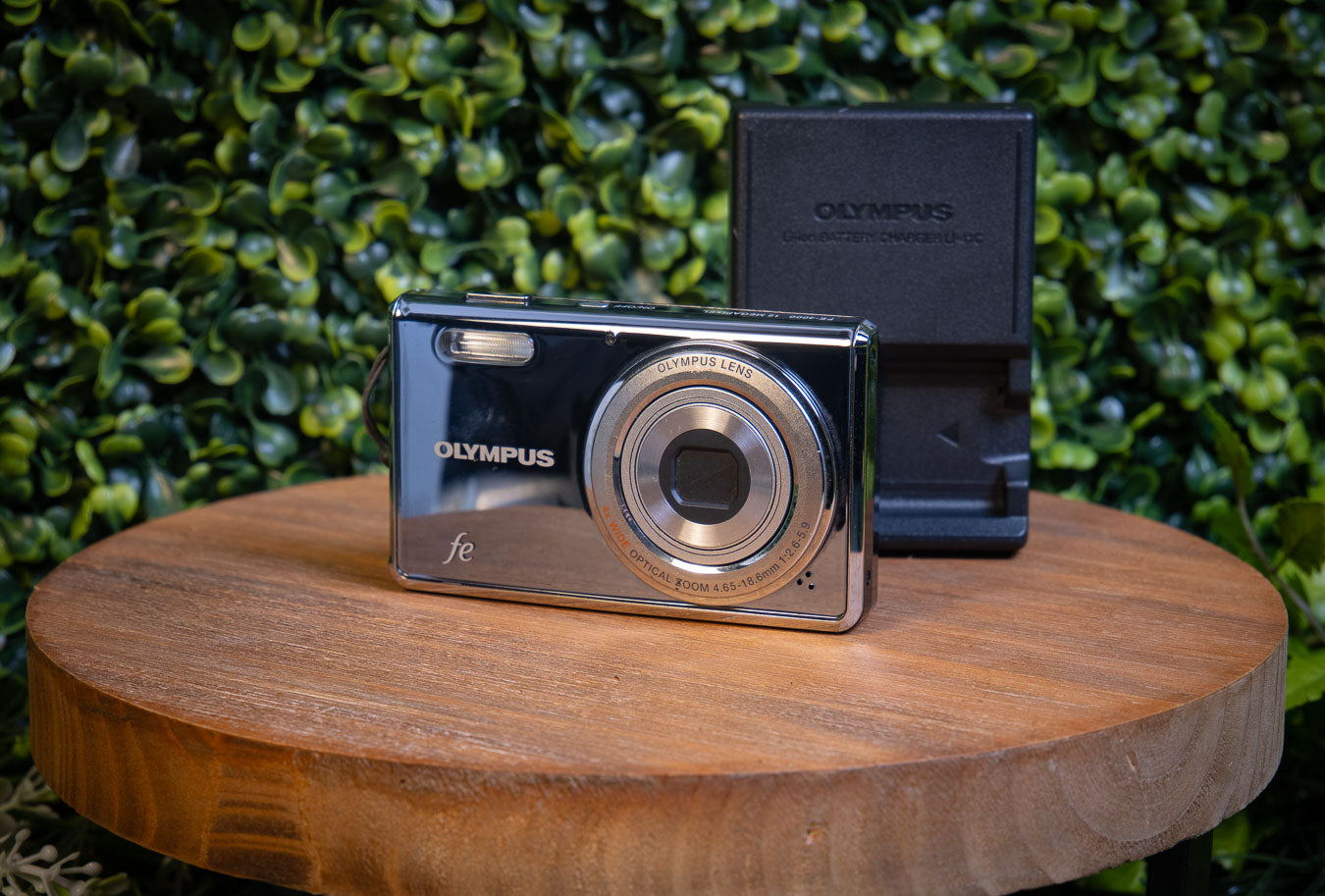 Olympus FE-4000 - 12 Mega Pixel, 4X Wide Compact Camera - Chrome (Pre-Owned)