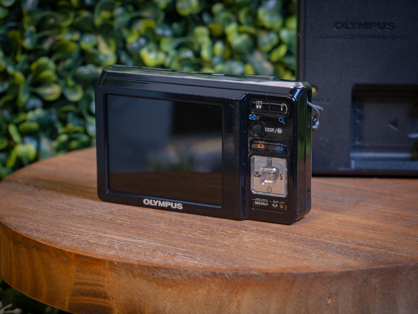 Olympus FE-4000 - 12 Mega Pixel, 4X Wide Compact Camera - Chrome (Pre-Owned)