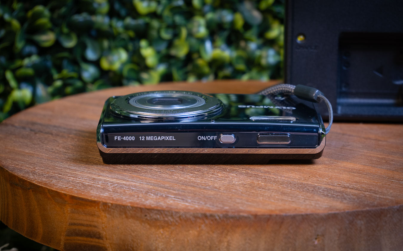 Olympus FE-4000 - 12 Mega Pixel, 4X Wide Compact Camera - Chrome (Pre-Owned)