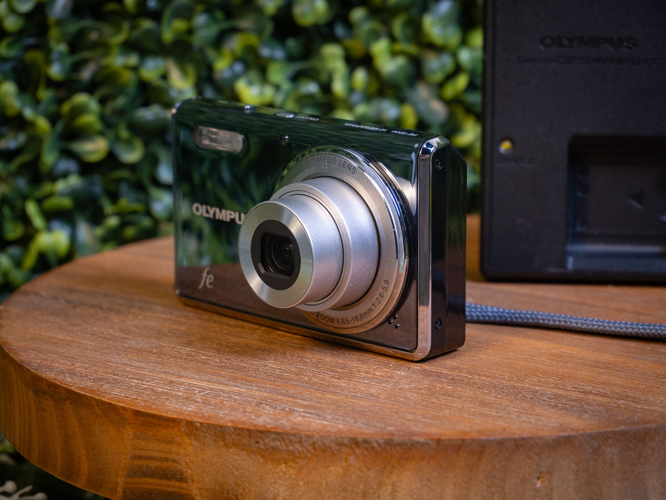 Olympus FE-4000 - 12 Mega Pixel, 4X Wide Compact Camera - Chrome (Pre-Owned)