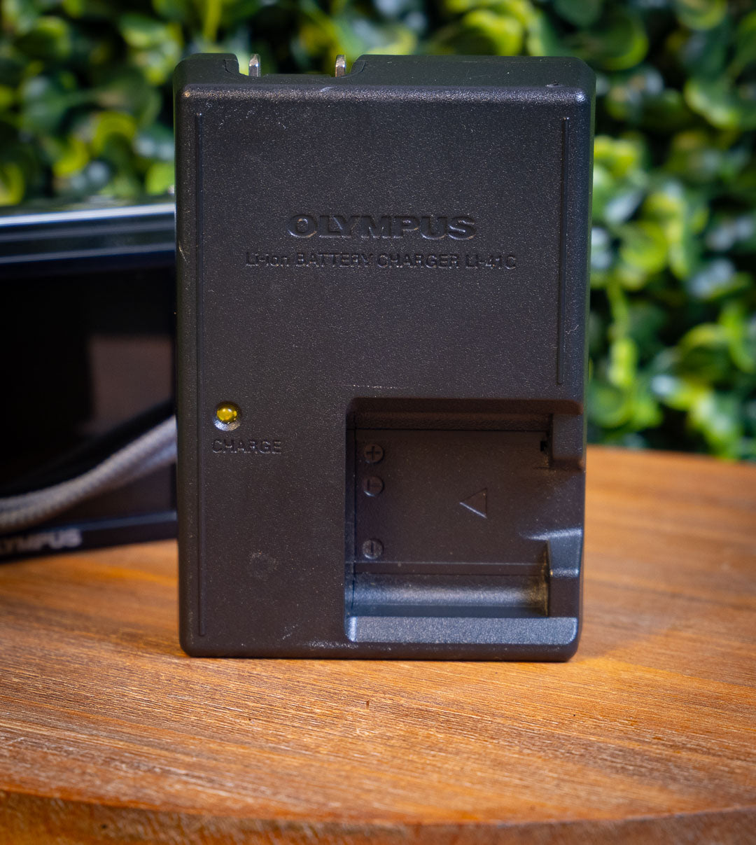 Olympus FE-4000 - 12 Mega Pixel, 4X Wide Compact Camera - Chrome (Pre-Owned)