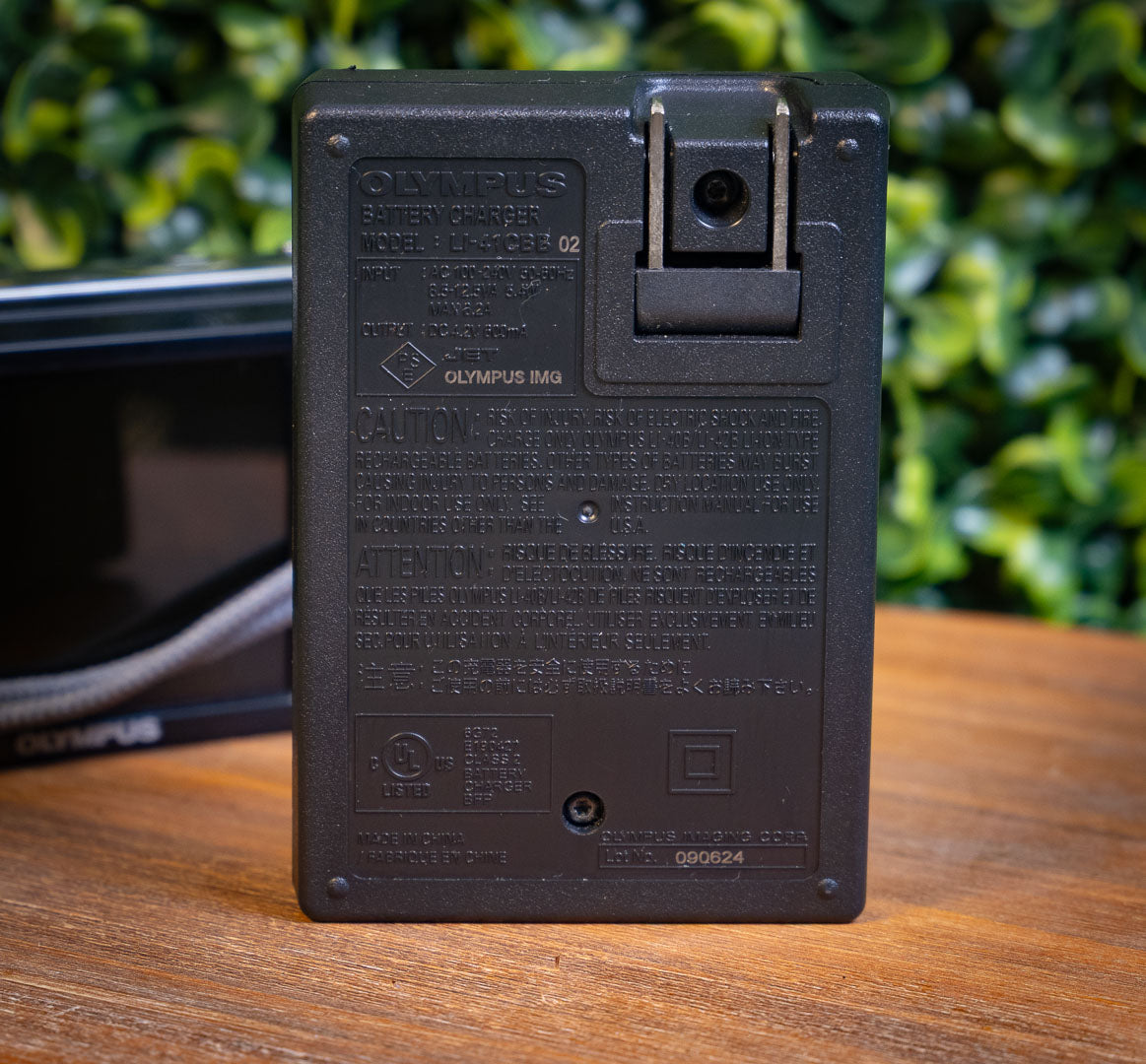 Olympus FE-4000 - 12 Mega Pixel, 4X Wide Compact Camera - Chrome (Pre-Owned)