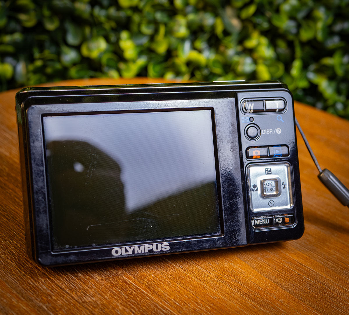 Olympus FE-4000 - 12 Mega Pixel, 4X Wide Compact Camera - Chrome (Pre-Owned)